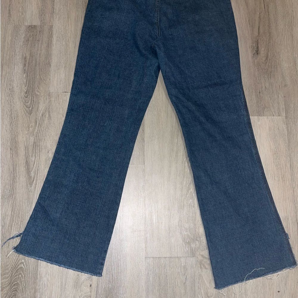 DKNY vintage flared wide leg jeans women’s size 8 raw hem Y2K denim blue jeans - Picture 9 of 12